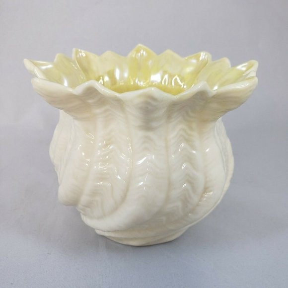 Belleek Other - Belleek Small Cream Colored Swirl Twisted Shell Vase 6th Mark Ireland